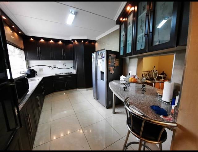 3 BEDROOM HOUSE FOR SALE IN UMHLATHUZANA